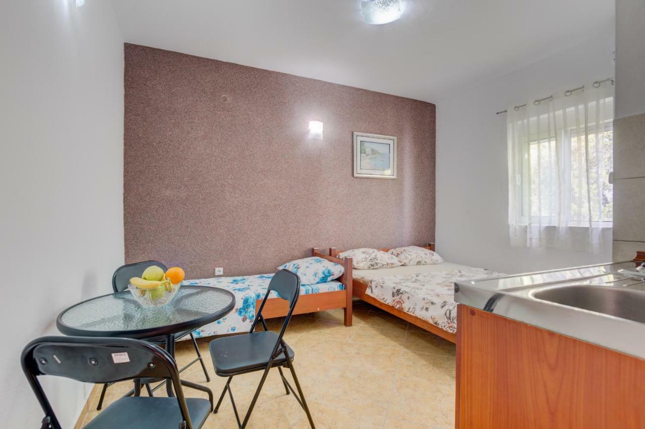 Studios Nikezić Utjeha Szoba fotó